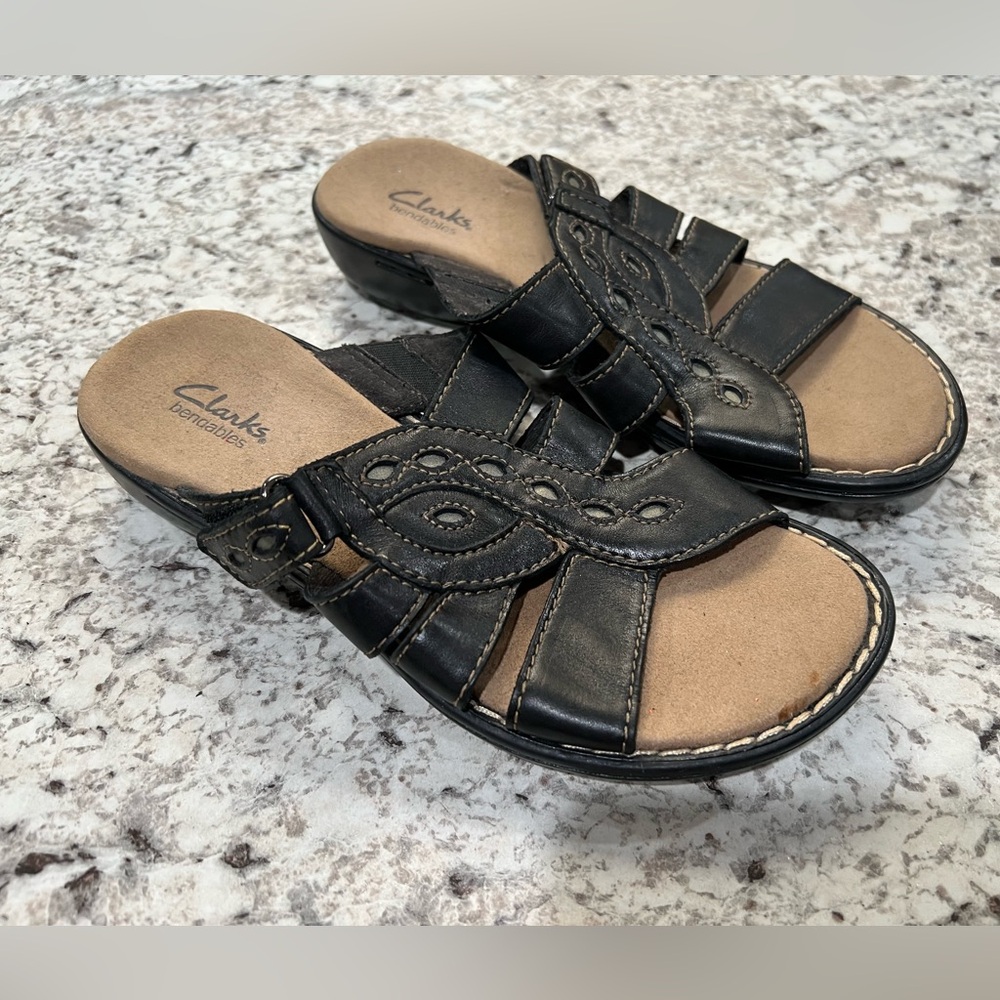 Women’s Clarks Slide Shoes Size 6 Black Sandals